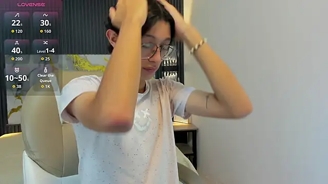 SantiagoRusso18 online show from November 29, 7:38 pm