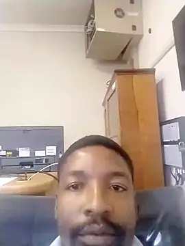 TopssyKreet online show from November 5, 10:39 am