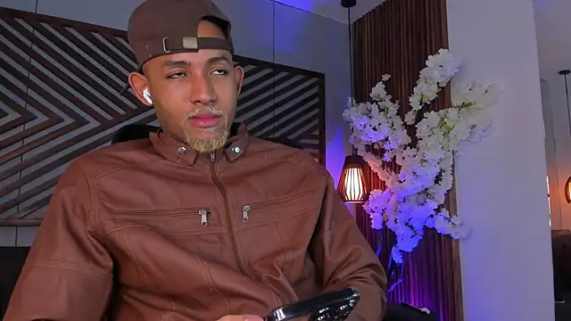 B Wild online show from April 10, 6:31 am