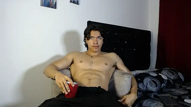 adriel escalante online show from December 20, 3:35 am