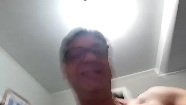 Snapshot of Mickelangello75 chatting on September 26, 9:34 pm Mickelangello75 online show from September 26, 9:34 pm