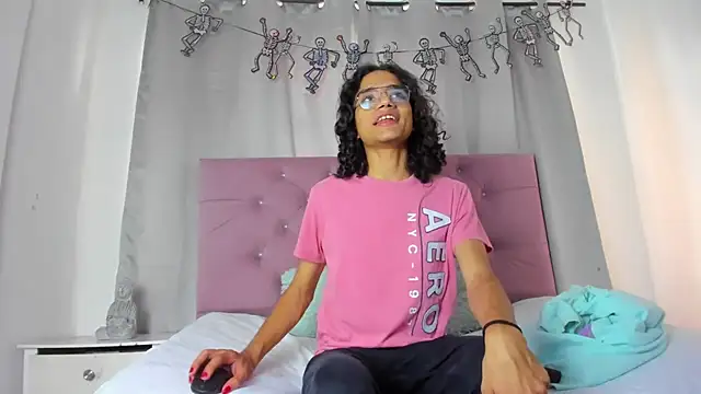 EthanBlackwoodd online show from November 9, 8:24 pm