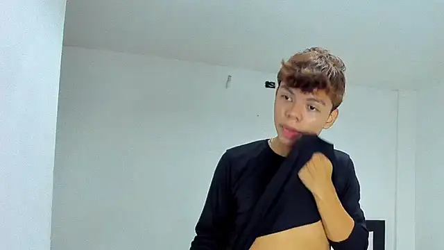 Zacktorres  online show from December 22, 11:57 pm