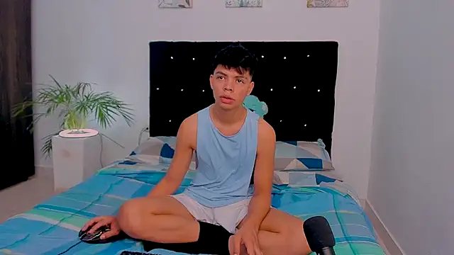 Zacktorres  online show from October 4, 6:24 pm