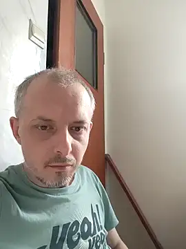 szajbusek41 online show from April 1, 9:00 am