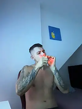 BooyHott  online show from December 1, 9:29 pm