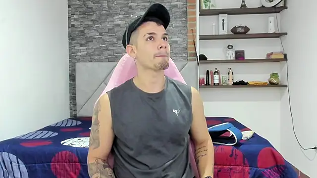 BooyHott  online show from February 18, 7:22 pm