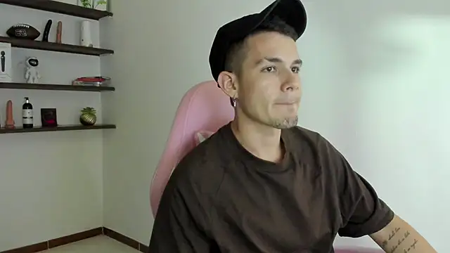 BooyHott  online show from December 14, 7:54 pm