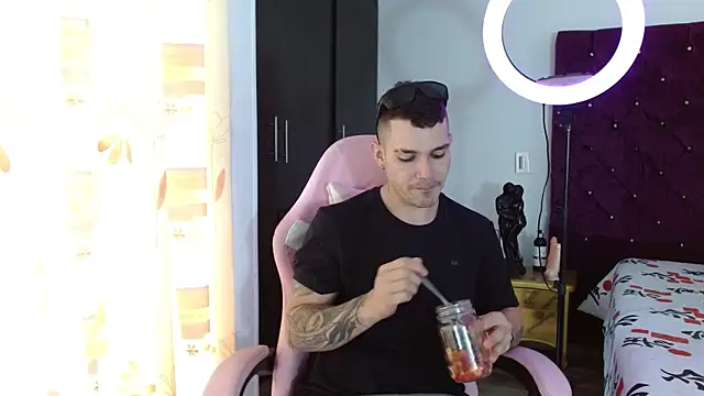 BooyHott  online show from November 13, 6:56 pm