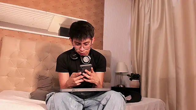 liam twiink online show from October 26, 8:00 pm