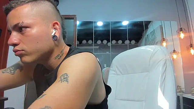 wildthor26 online show from February 14, 4:40 am