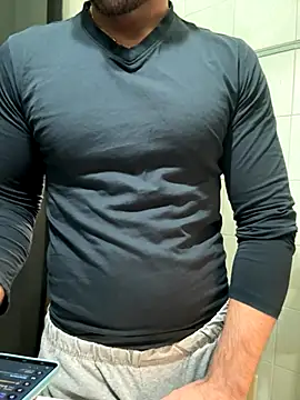 giovan2020 online show from November 12, 7:03 am