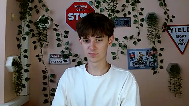 Snapshot of Hoot_Dude_ chatting on October 8, 1:26 pm Hoot Dude  online show from October 8, 1:26 pm