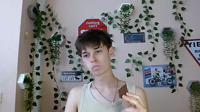Snapshot of Hoot_Dude_ chatting on October 5, 1:15 pm Hoot Dude  online show from October 5, 1:15 pm