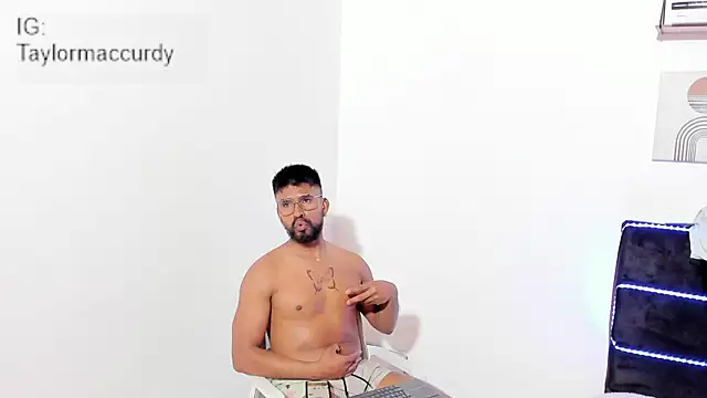 Taylormaccurdy  online show from January 5, 5:27 pm