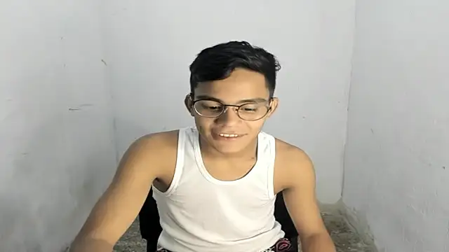 Snapshot of Deivi_colins_23 chatting on October 21, 12:36 am Deivi colins 23 online show from October 21, 12:36 am