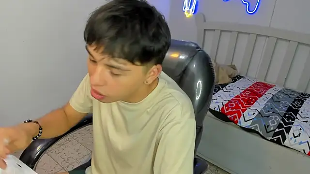 StiwenTwink online show from November 12, 6:57 pm