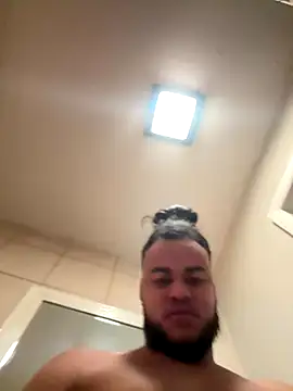 familia0210 online show from December 2, 8:12 pm