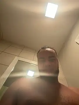 familia0210 online show from March 4, 11:45 pm