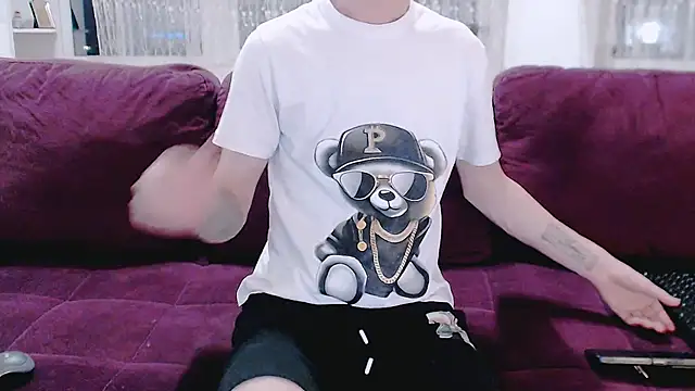 Snapshot of Tom_michaelx chatting on October 22, 3:43 am Tom michaelx online show from October 22, 3:43 am