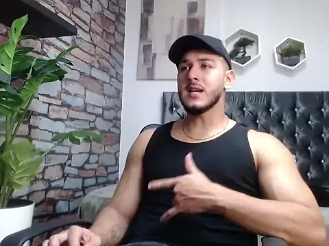 jasonshaw25 online show from December 19, 7:55 pm