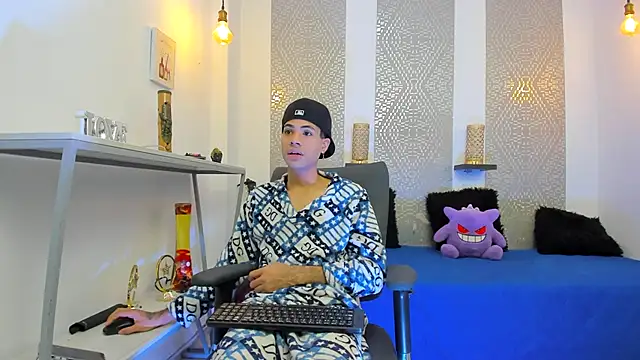 JacobBlackwell  online show from November 3, 7:48 pm