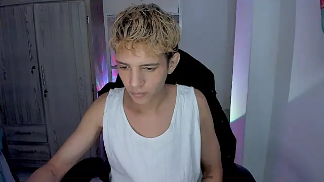 tylernova online show from January 13, 3:44 am