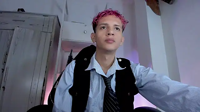 tylernova online show from December 17, 3:58 am