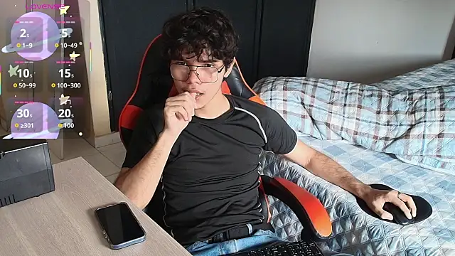 Im Camii online show from November 11, 7:30 pm