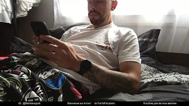 monsieurguitsxxx online show from October 28, 10:50 am