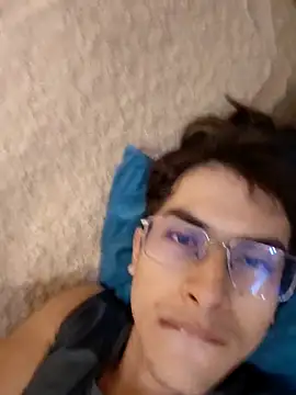 Aaron Eze online show from February 3, 8:36 pm