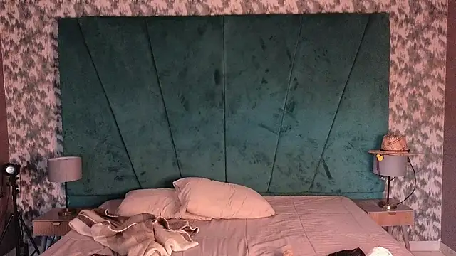 Aaron Eze online show from April 3, 12:02 pm