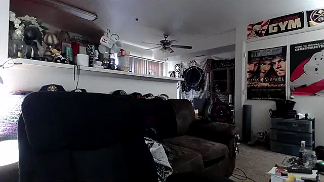 biggerisbetter12 online show from December 14, 5:31 pm