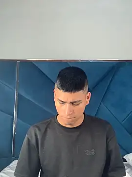 Emiliano Reyes online show from December 20, 2:29 am