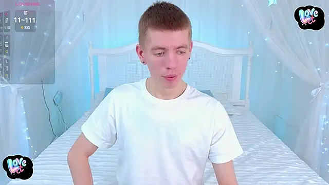 Cristian  Dior online show from February 26, 6:31 pm