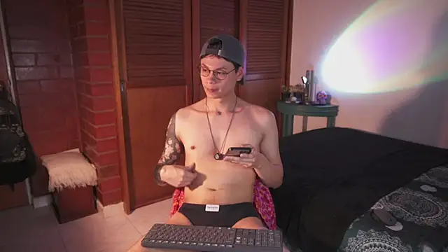 estmonnn online show from March 1, 1:05 am