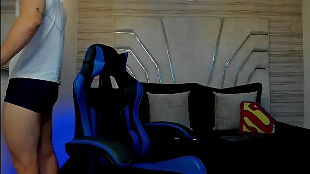 MAXTHOMSON online show from February 2, 4:33 am