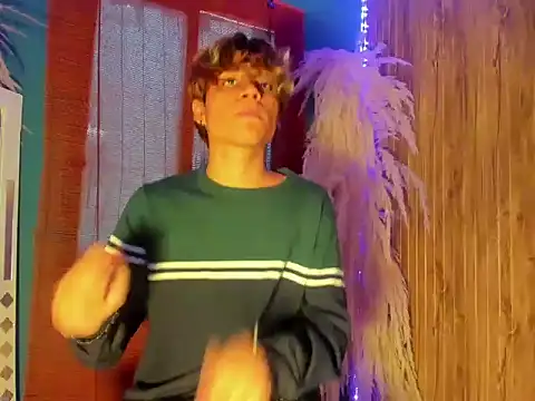 Leo Glow online show from December 20, 8:27 pm