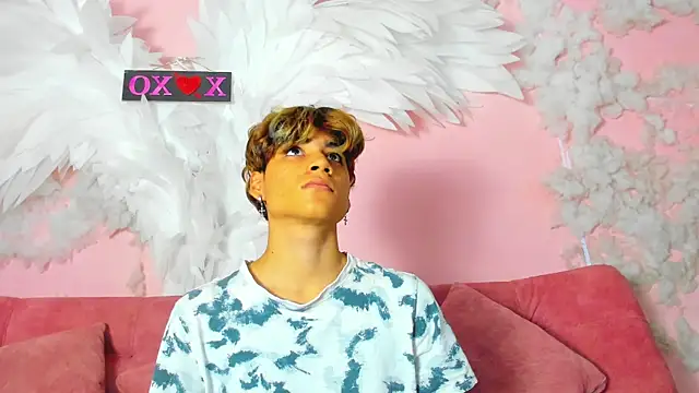 Leo Glow online show from November 29, 12:51 pm