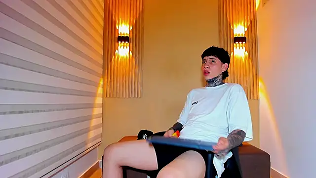 DANTE ARMSTRONG online show from November 7, 5:00 am