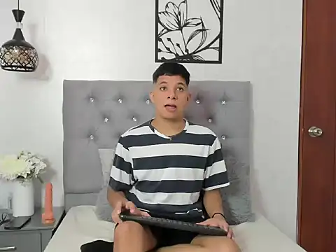 LucaDave 1 online show from November 11, 6:24 pm