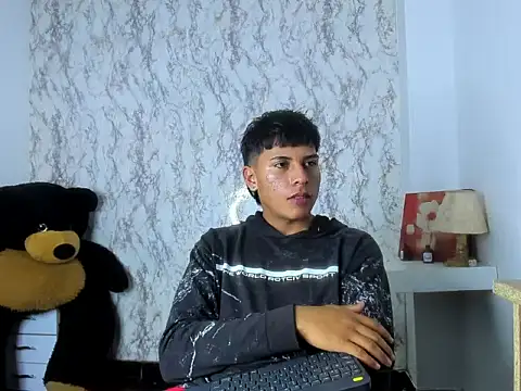 Valentino Lane online show from February 20, 3:36 am