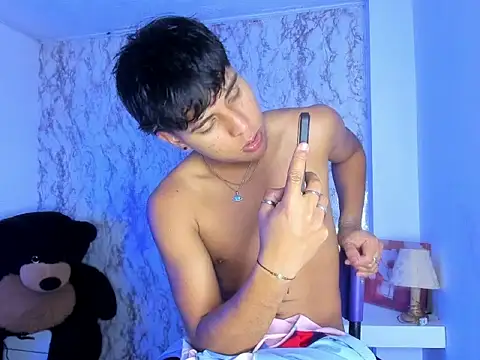 Valentino Lane online show from February 15, 2:40 am