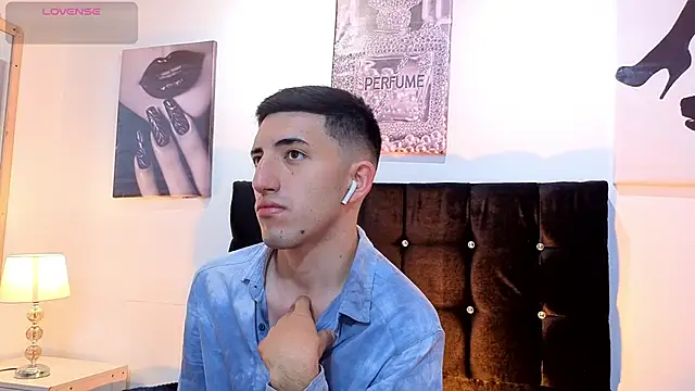 Un Sluttyy online show from February 16, 11:30 am