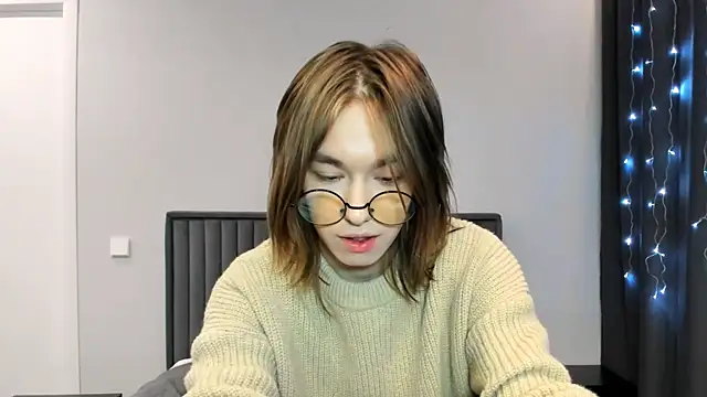 kr1sfemboy online show from January 7, 3:17 pm