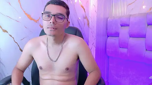 darkoalessan97 online show from November 10, 1:05 pm