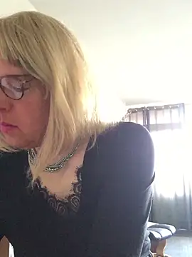 simone xdressing online show from April 19, 5:34 pm