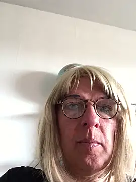 simone xdressing online show from April 26, 2:14 pm