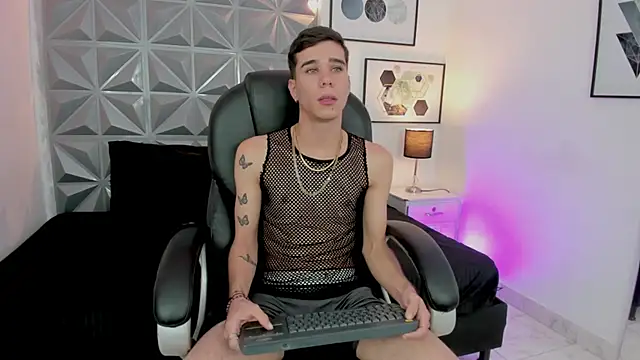 Gabo white1 online show from December 14, 2:02 pm