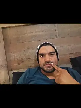 piggylatino online show from February 19, 2:52 am